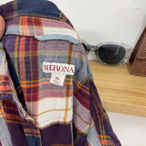 Women’s Plaid Button-down Shirt - Picture 4 of 4